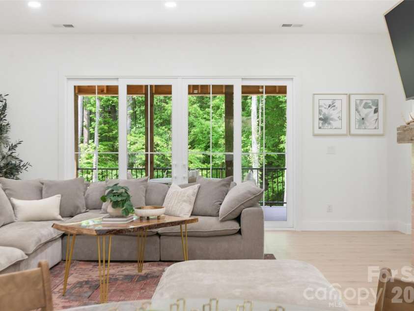 1321 Gateshead Lane, Matthews, NC 28105.  MLS# CAR4376384, YatesRealty ID 18604. 