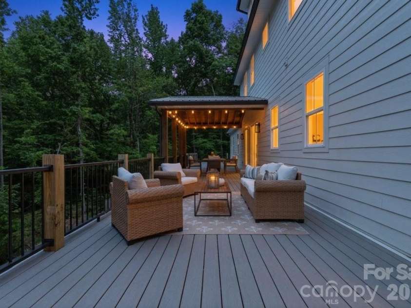 1321 Gateshead Lane, Matthews, NC 28105.  MLS# CAR4376384, YatesRealty ID 18604. 