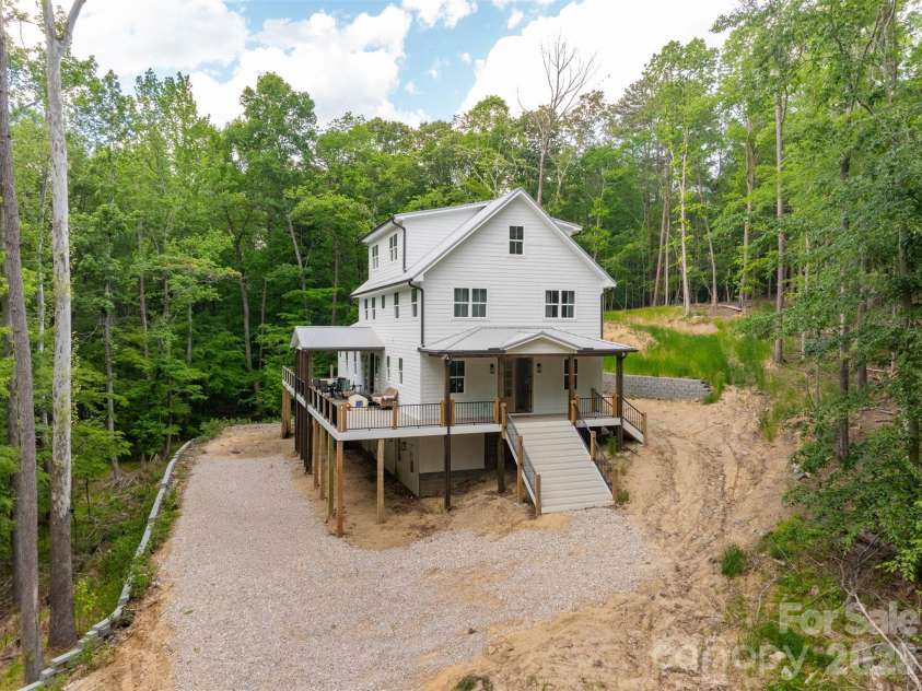 1321 Gateshead Lane, Matthews, NC 28105.  MLS# CAR4376384, YatesRealty ID 18604. 