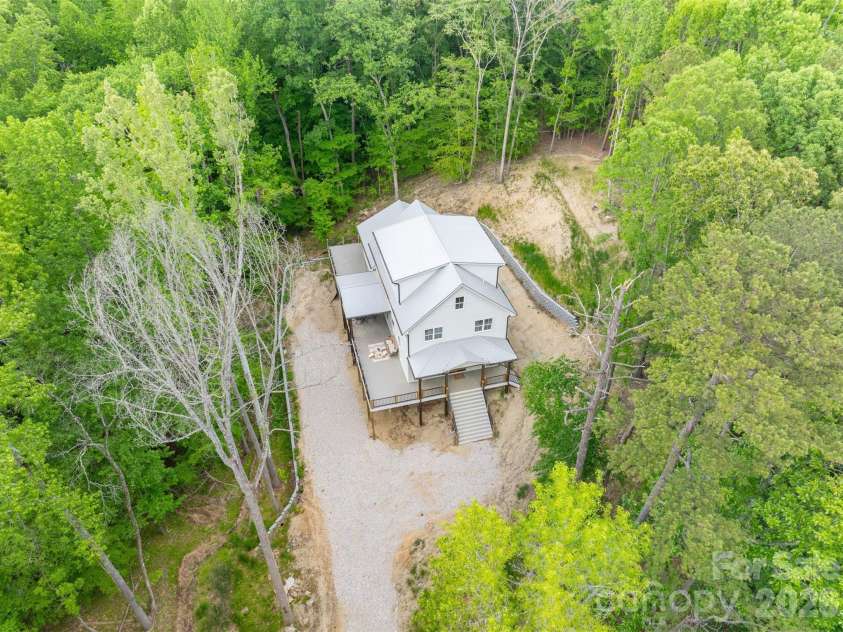 1321 Gateshead Lane, Matthews, NC 28105.  MLS# CAR4376384, YatesRealty ID 18604. 