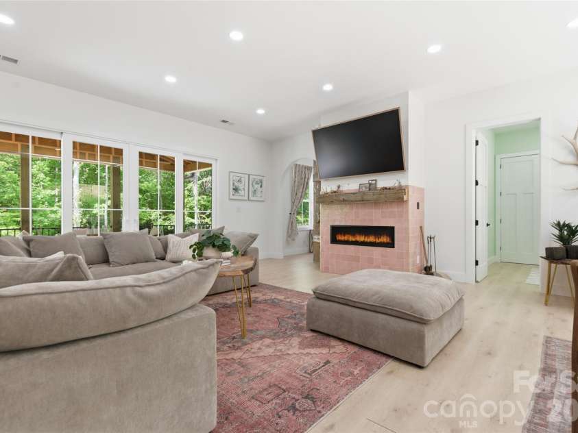 1321 Gateshead Lane, Matthews, NC 28105.  MLS# CAR4376384, YatesRealty ID 18604. Customizable fireplace