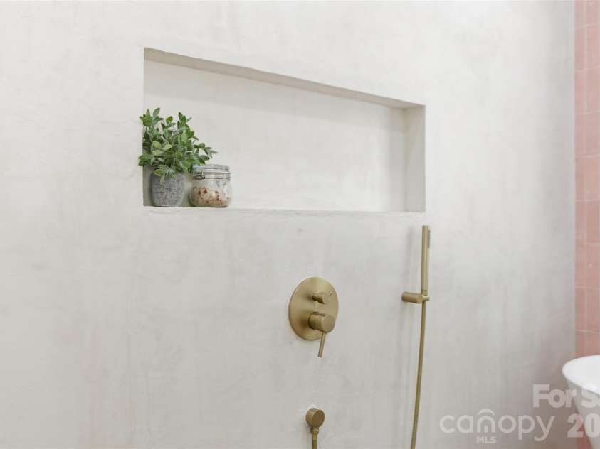 1321 Gateshead Lane, Matthews, NC 28105.  MLS# CAR4376384, YatesRealty ID 18604. Customizable Primary Bathroom