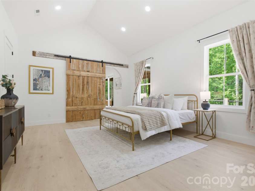 1321 Gateshead Lane, Matthews, NC 28105.  MLS# CAR4376384, YatesRealty ID 18604. Primary Bedroom