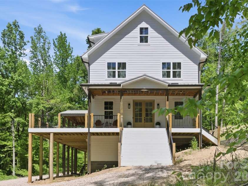 1325 Gateshead Lane, Matthews, NC 28105.  MLS# CAR4376786, YatesRealty ID 18605. 