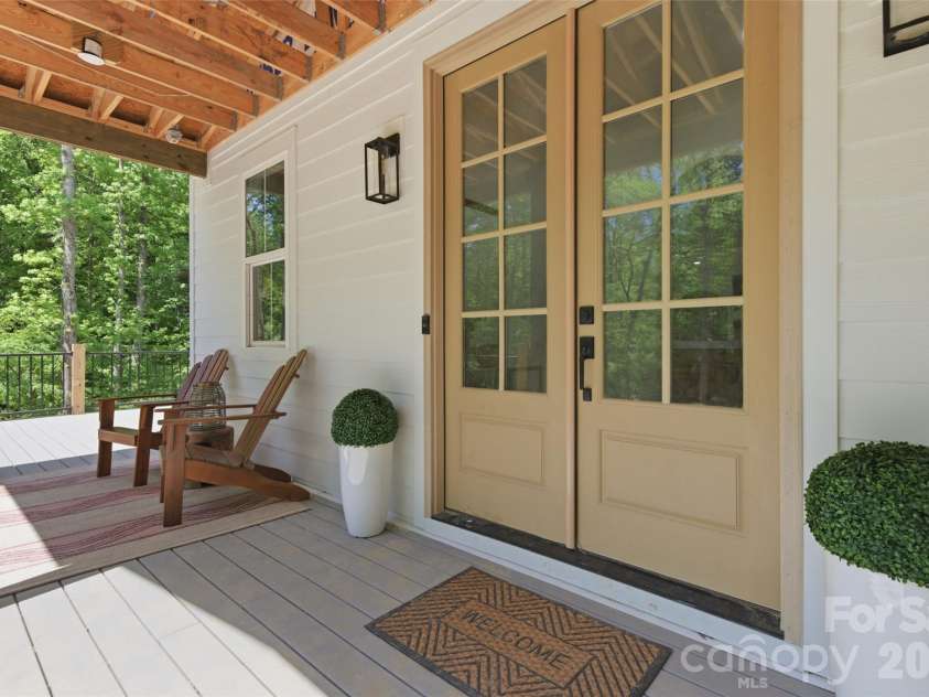 1325 Gateshead Lane, Matthews, NC 28105.  MLS# CAR4376786, YatesRealty ID 18605. 