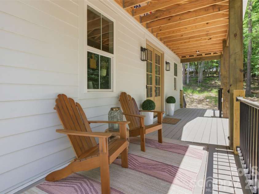 1325 Gateshead Lane, Matthews, NC 28105.  MLS# CAR4376786, YatesRealty ID 18605. 