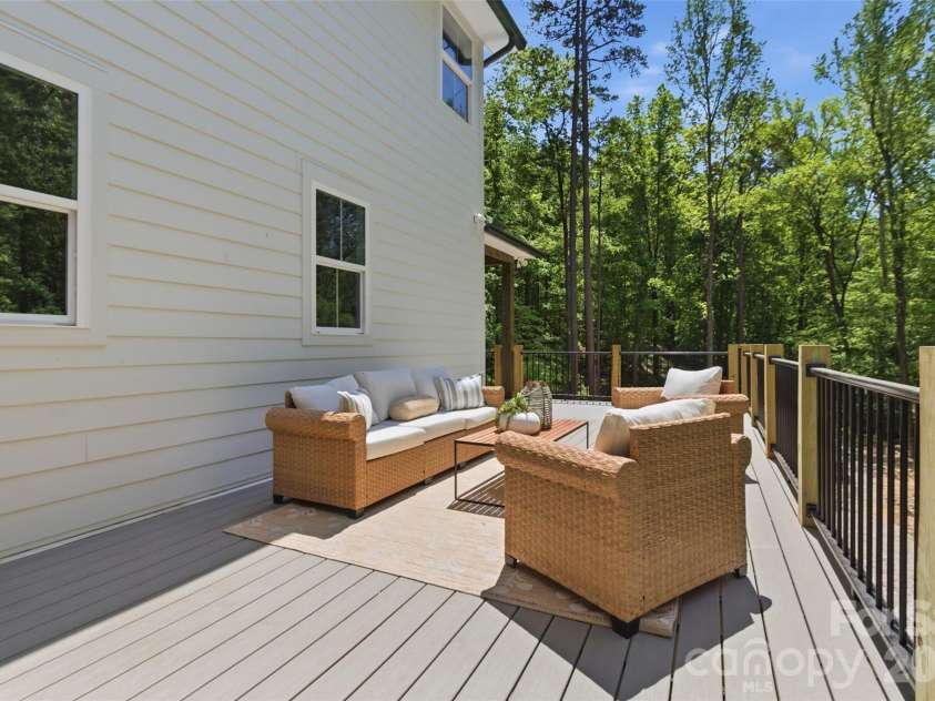 1325 Gateshead Lane, Matthews, NC 28105.  MLS# CAR4376786, YatesRealty ID 18605. 