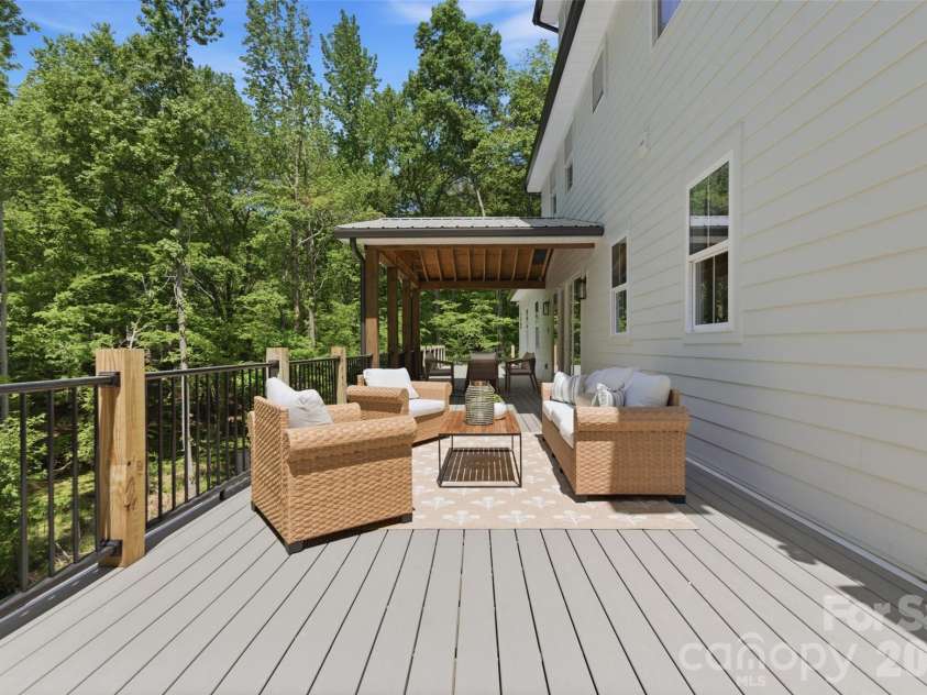1325 Gateshead Lane, Matthews, NC 28105.  MLS# CAR4376786, YatesRealty ID 18605. 