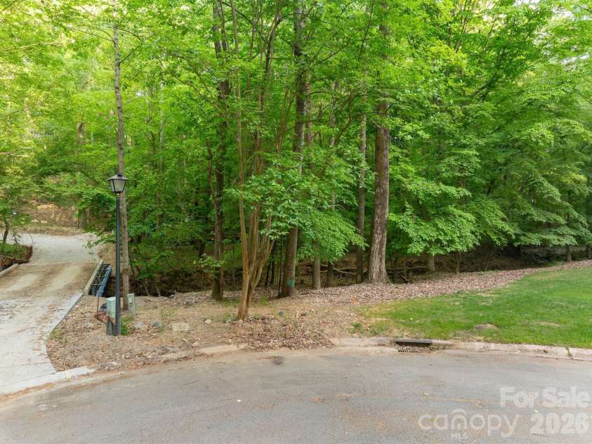 1325 Gateshead Lane, Matthews, NC 28105.  MLS# CAR4376786, YatesRealty ID 18605. 