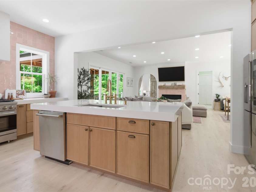 1325 Gateshead Lane, Matthews, NC 28105.  MLS# CAR4376786, YatesRealty ID 18605. Customizable kitchen