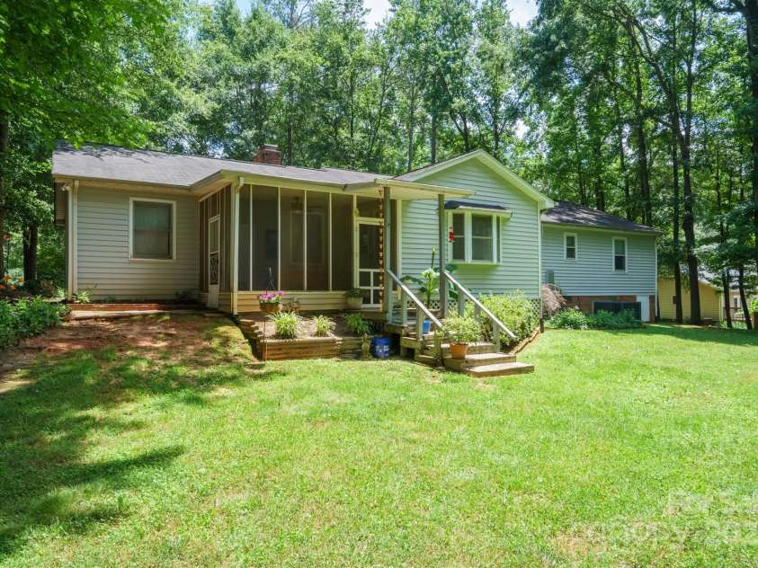 116 April Lane, Dallas, NC 28034.  MLS# CAR4268209, YatesRealty ID 18607. 