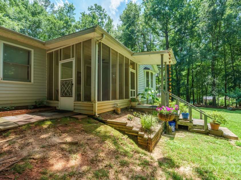 116 April Lane, Dallas, NC 28034.  MLS# CAR4268209, YatesRealty ID 18607. 