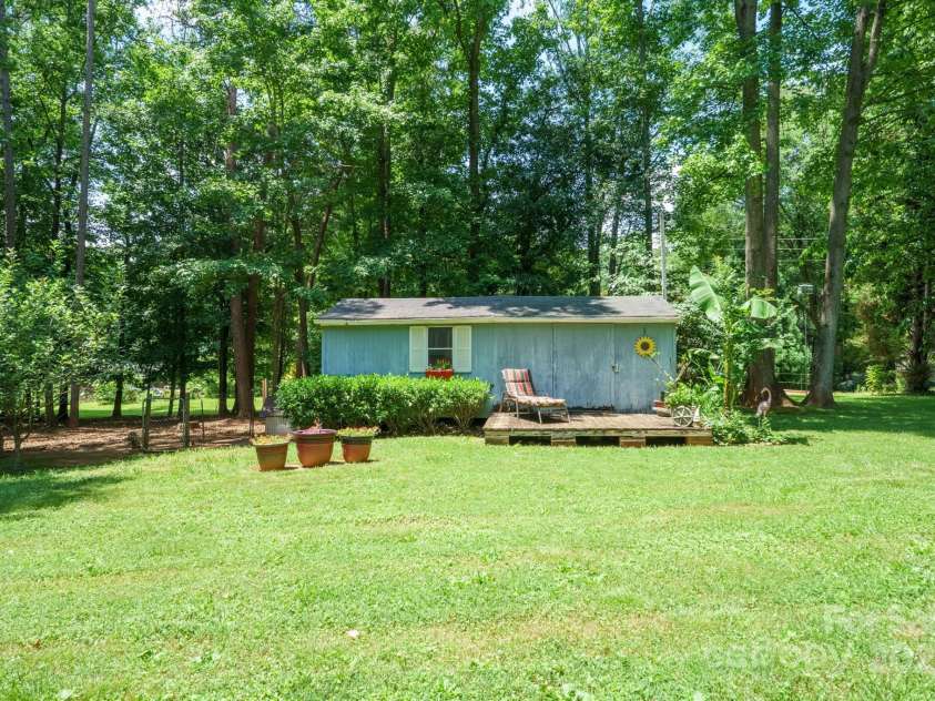 116 April Lane, Dallas, NC 28034.  MLS# CAR4268209, YatesRealty ID 18607. 