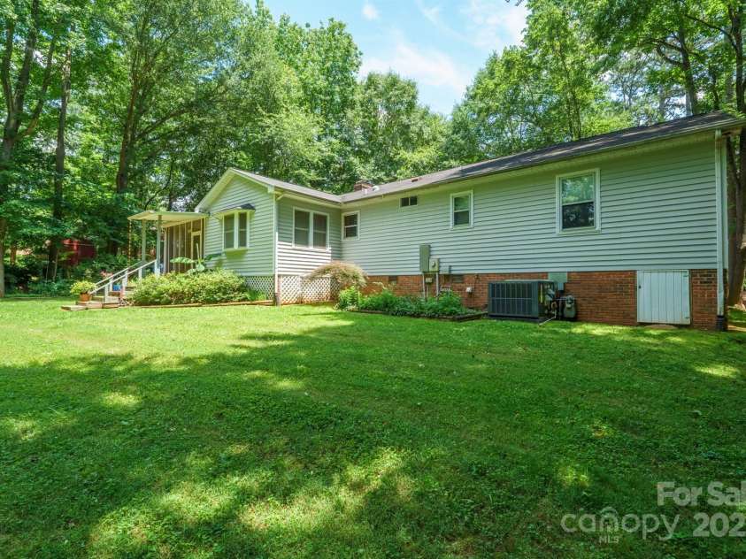 116 April Lane, Dallas, NC 28034.  MLS# CAR4268209, YatesRealty ID 18607. 