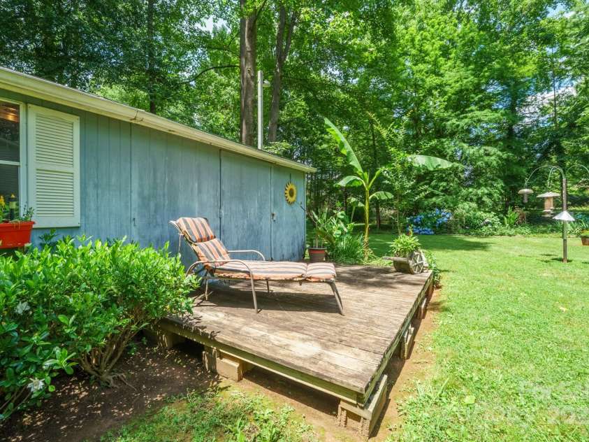 116 April Lane, Dallas, NC 28034.  MLS# CAR4268209, YatesRealty ID 18607. 