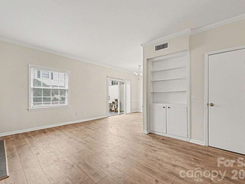5947 Quail Hollow Road, Charlotte, NC 28210.  MLS# CAR4340931, YatesRealty ID 18607. 