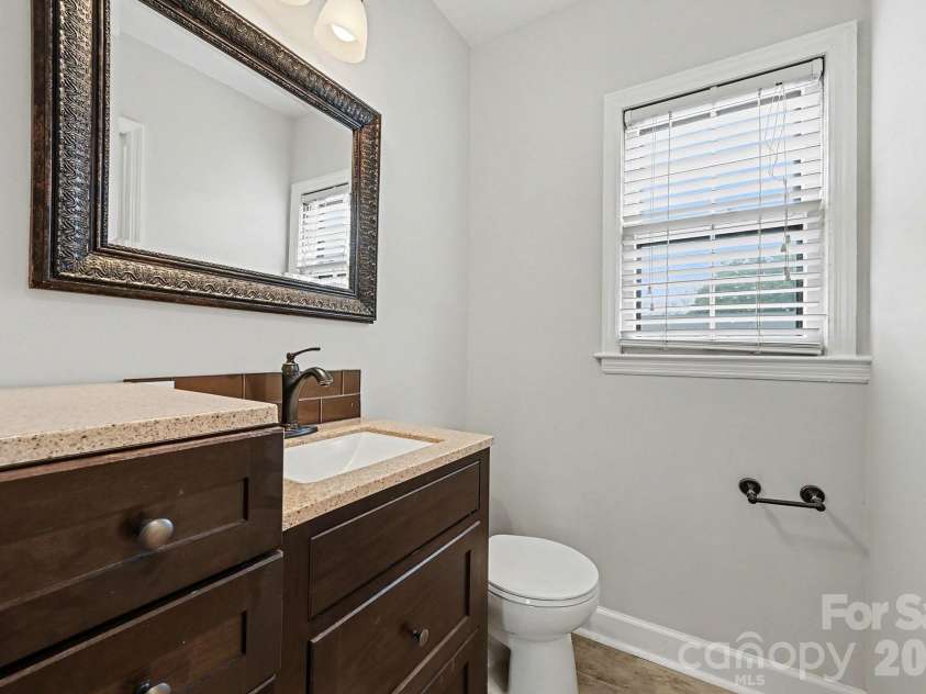 5947 Quail Hollow Road, Charlotte, NC 28210.  MLS# CAR4340931, YatesRealty ID 18607. 