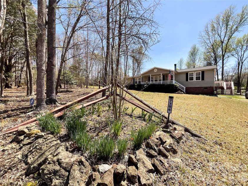 7706 Davis Road, Waxhaw, NC 28173.  MLS# CAR4360751, YatesRealty ID 18608. 
