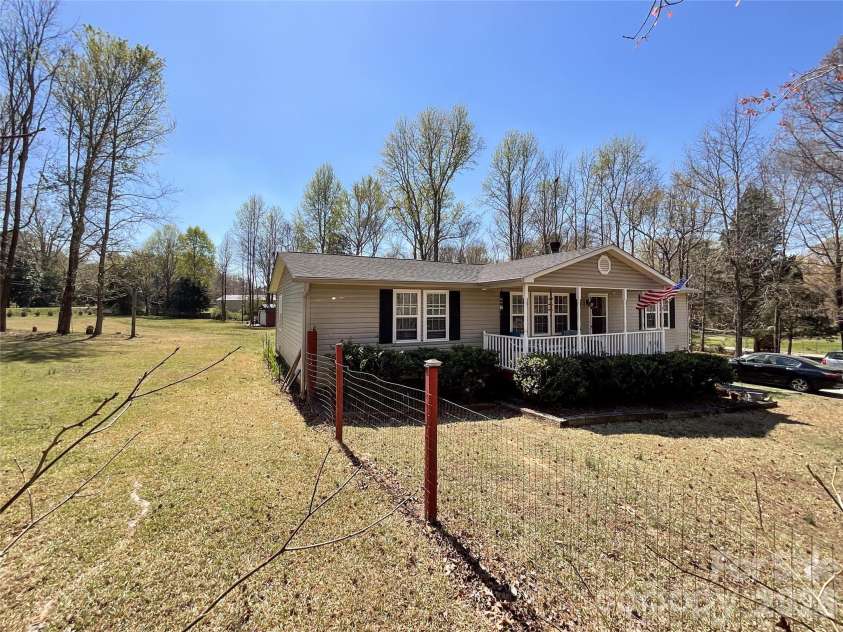 7706 Davis Road, Waxhaw, NC 28173.  MLS# CAR4360751, YatesRealty ID 18608. 