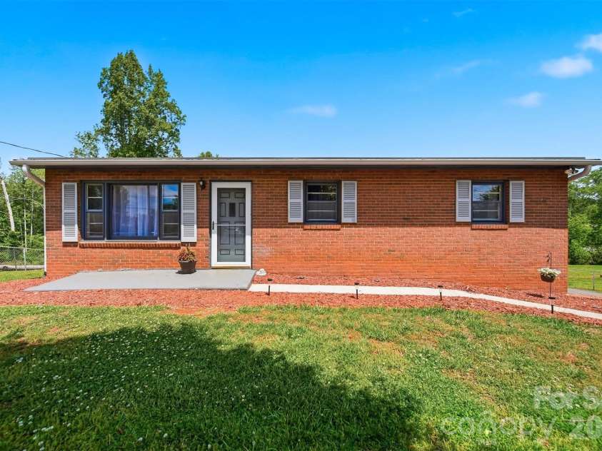 2532 Old Trenton Place, Lenoir, NC 28645.  MLS# CAR4374761, YatesRealty ID 18609. 