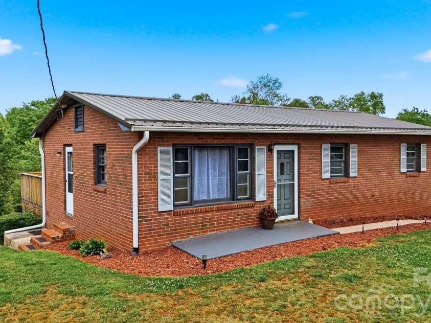 2532 Old Trenton Place, Lenoir, NC 28645.  MLS# CAR4374761, YatesRealty ID 18609. 
