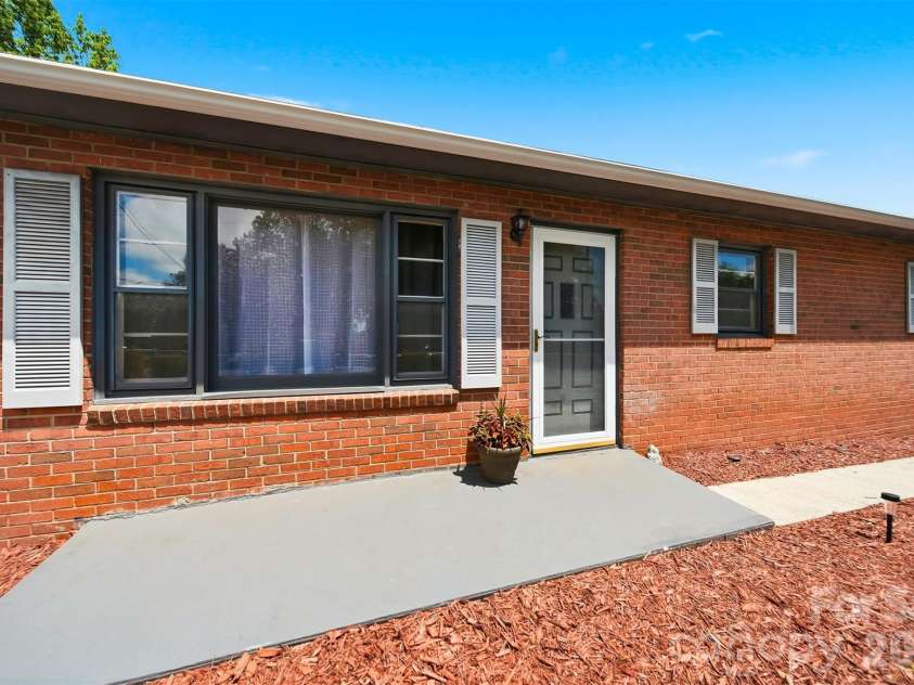2532 Old Trenton Place, Lenoir, NC 28645.  MLS# CAR4374761, YatesRealty ID 18609. 
