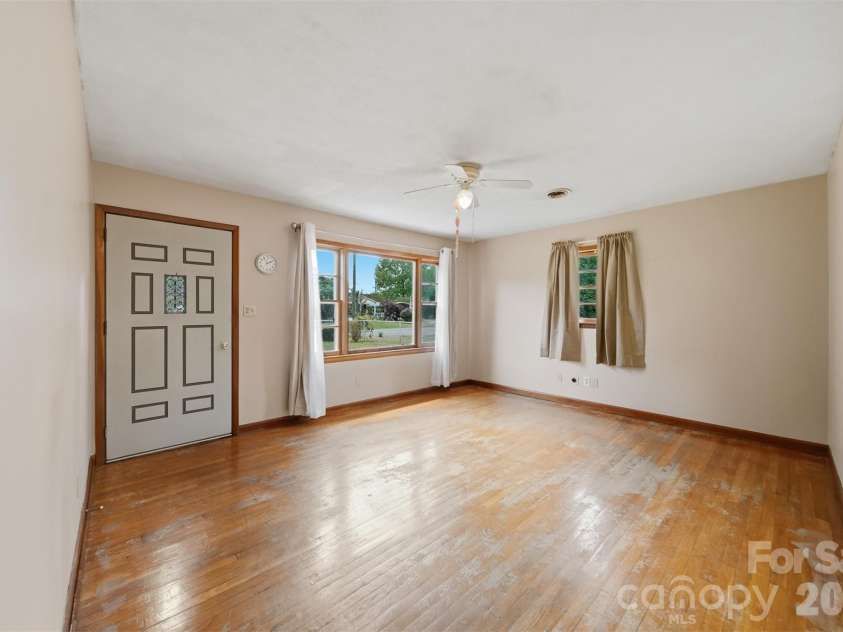 2532 Old Trenton Place, Lenoir, NC 28645.  MLS# CAR4374761, YatesRealty ID 18609. 