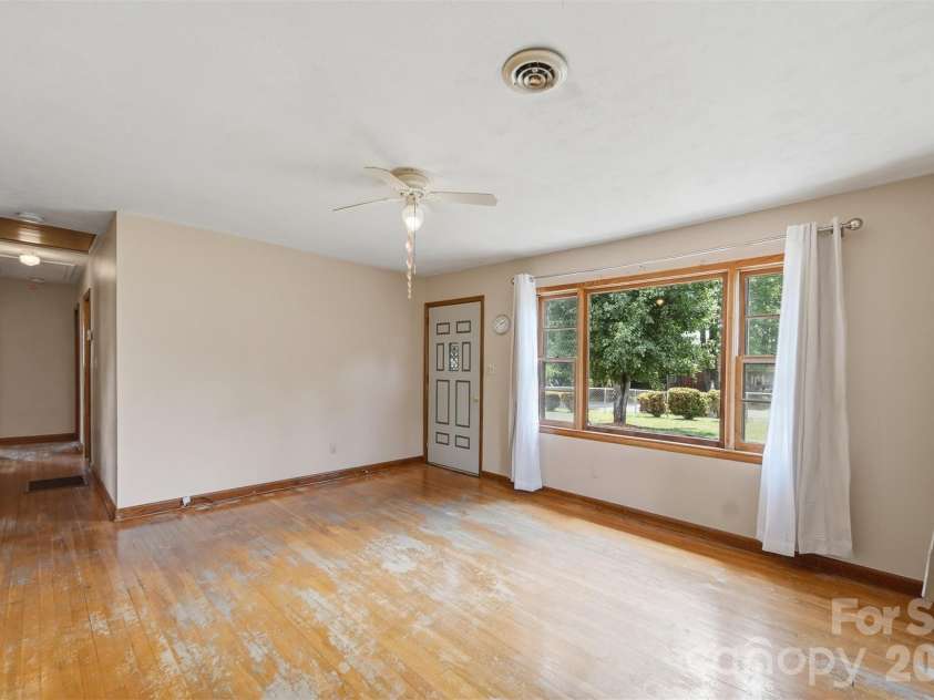 2532 Old Trenton Place, Lenoir, NC 28645.  MLS# CAR4374761, YatesRealty ID 18609. 