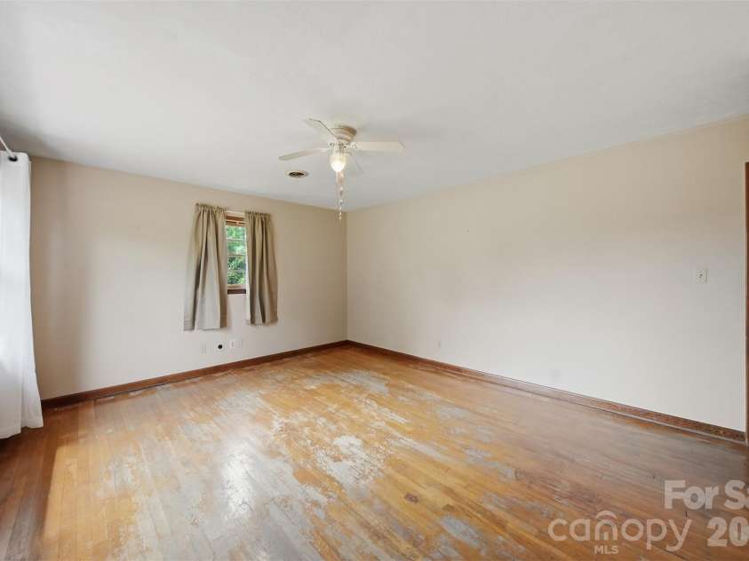 2532 Old Trenton Place, Lenoir, NC 28645.  MLS# CAR4374761, YatesRealty ID 18609. 