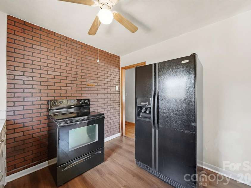2532 Old Trenton Place, Lenoir, NC 28645.  MLS# CAR4374761, YatesRealty ID 18609. 