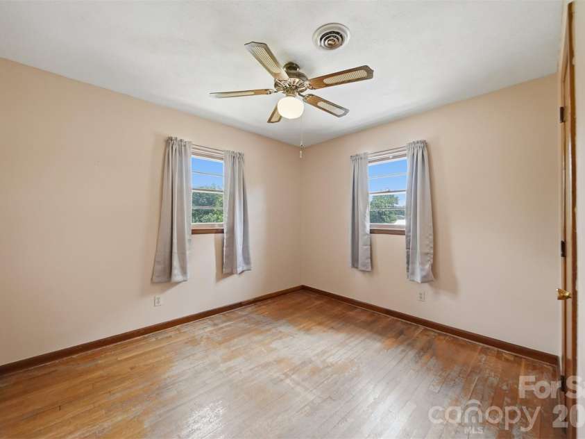 2532 Old Trenton Place, Lenoir, NC 28645.  MLS# CAR4374761, YatesRealty ID 18609. 