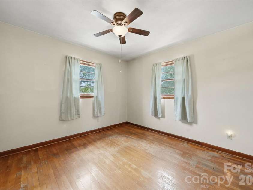2532 Old Trenton Place, Lenoir, NC 28645.  MLS# CAR4374761, YatesRealty ID 18609. 