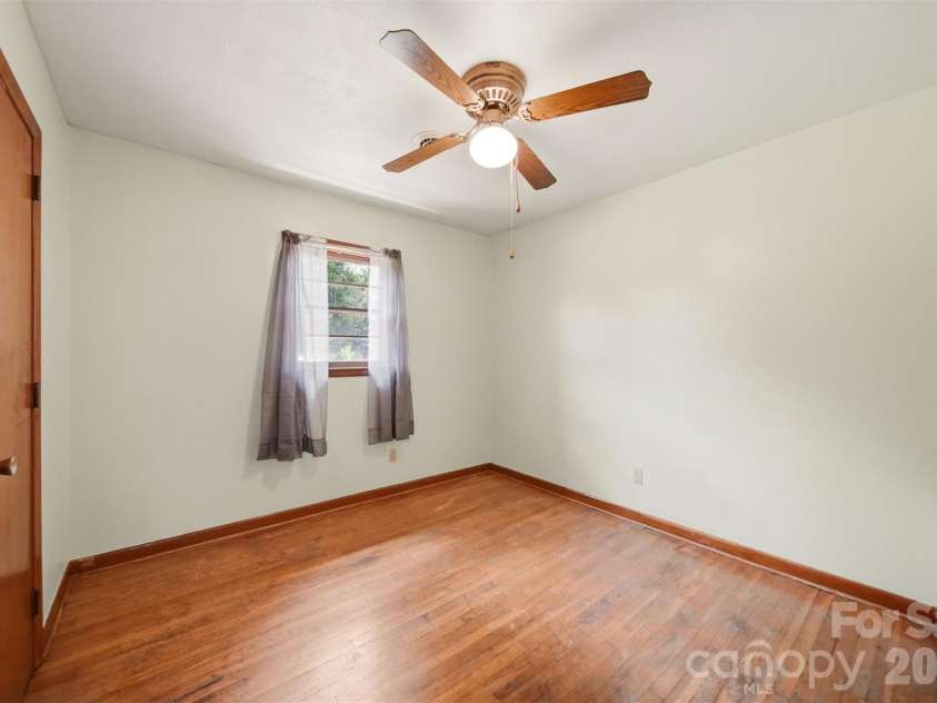 2532 Old Trenton Place, Lenoir, NC 28645.  MLS# CAR4374761, YatesRealty ID 18609. 