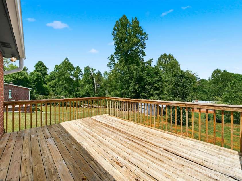 2532 Old Trenton Place, Lenoir, NC 28645.  MLS# CAR4374761, YatesRealty ID 18609. 