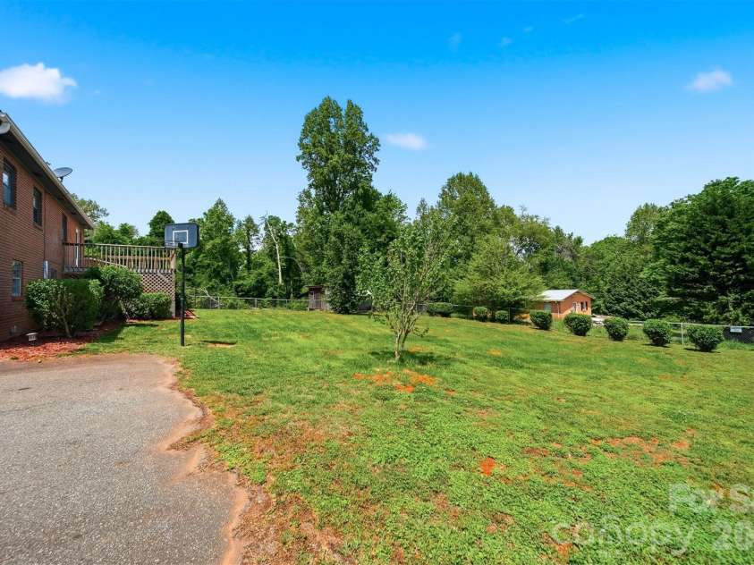 2532 Old Trenton Place, Lenoir, NC 28645.  MLS# CAR4374761, YatesRealty ID 18609. 