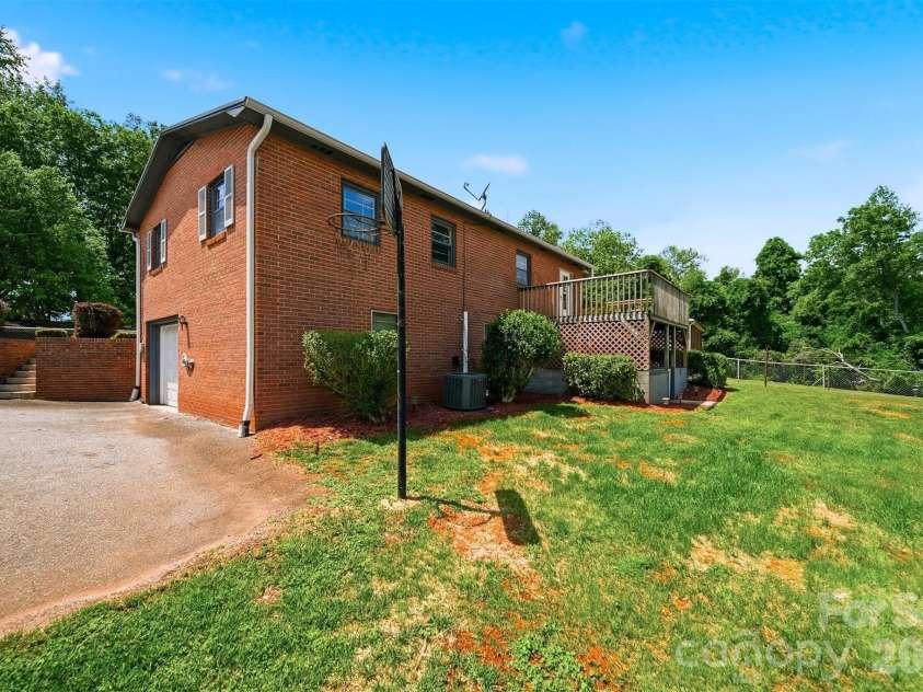 2532 Old Trenton Place, Lenoir, NC 28645.  MLS# CAR4374761, YatesRealty ID 18609. 