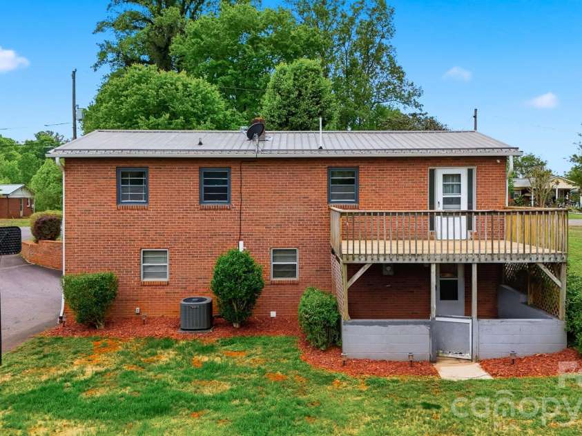 2532 Old Trenton Place, Lenoir, NC 28645.  MLS# CAR4374761, YatesRealty ID 18609. 