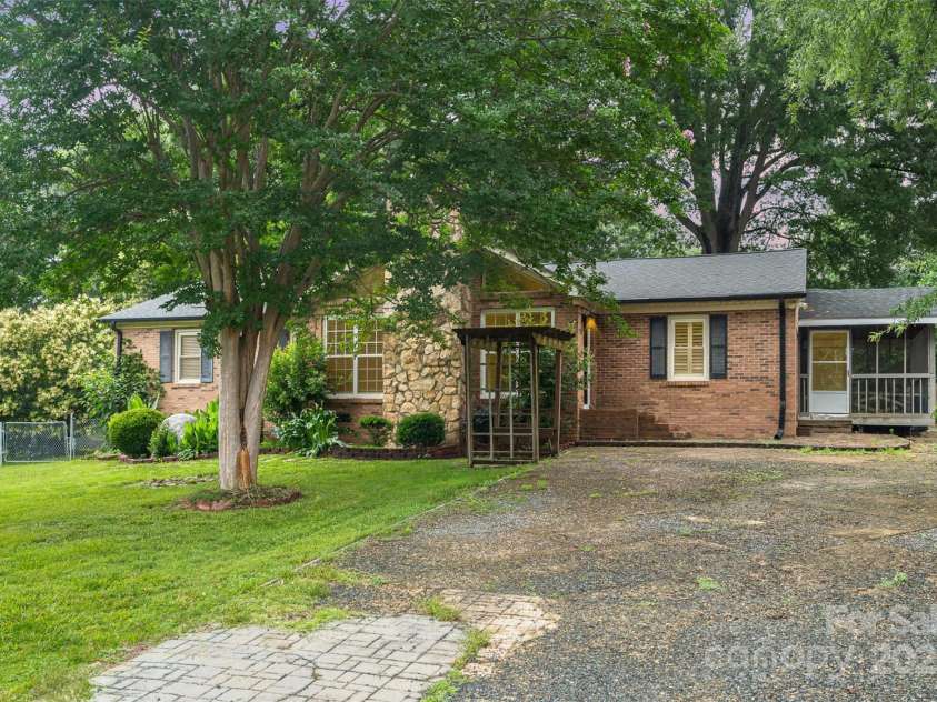 7613 Happy Hollow Drive, Mint Hill, NC 28227.  MLS# CAR4269589, YatesRealty ID 18609. 