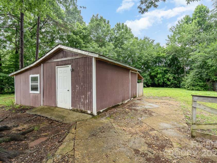 7613 Happy Hollow Drive, Mint Hill, NC 28227.  MLS# CAR4269589, YatesRealty ID 18609. 