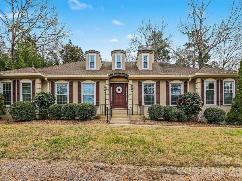123 Old Bell Road, Charlotte, NC 28270.  MLS# CAR4333657, YatesRealty ID 18610. 