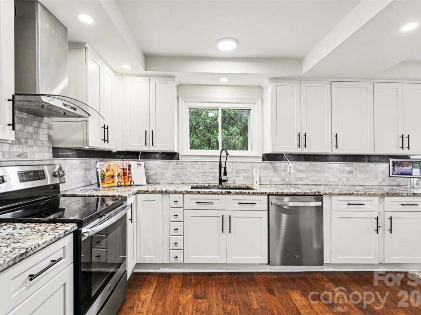 123 Old Bell Road, Charlotte, NC 28270.  MLS# CAR4404093, YatesRealty ID 18610. 
