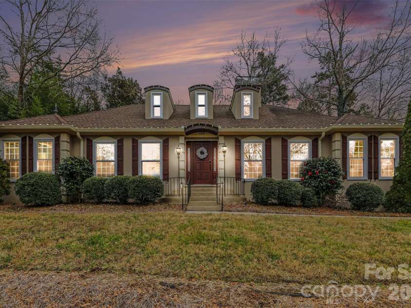 123 Old Bell Road, Charlotte, NC 28270.  MLS# CAR4404093, YatesRealty ID 18610. 