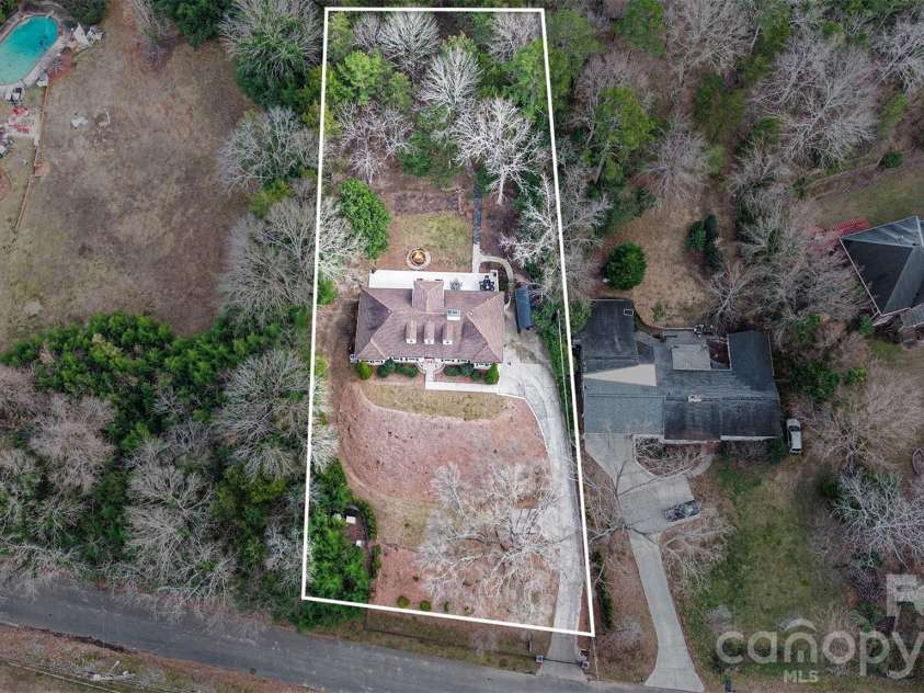 123 Old Bell Road, Charlotte, NC 28270.  MLS# CAR4404093, YatesRealty ID 18610. .91 acres, with the back yard full fenced.