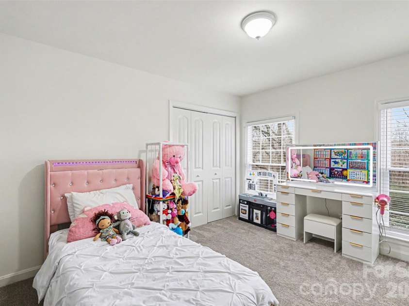 123 Old Bell Road, Charlotte, NC 28270.  MLS# CAR4404093, YatesRealty ID 18610. BR 2 with 2 walk-in closets.