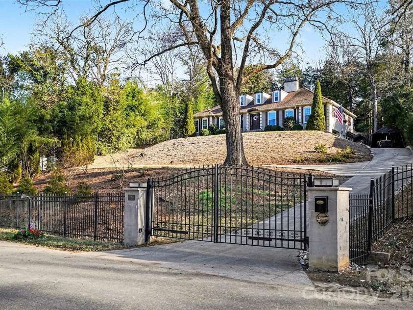 123 Old Bell Road, Charlotte, NC 28270.  MLS# CAR4404093, YatesRealty ID 18610. No HOA on .91 private acres!