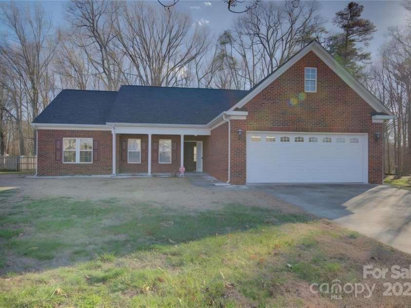 2712 Thornburg Court, Monroe, NC 28110.  MLS# CAR4266999, YatesRealty ID 18612. 