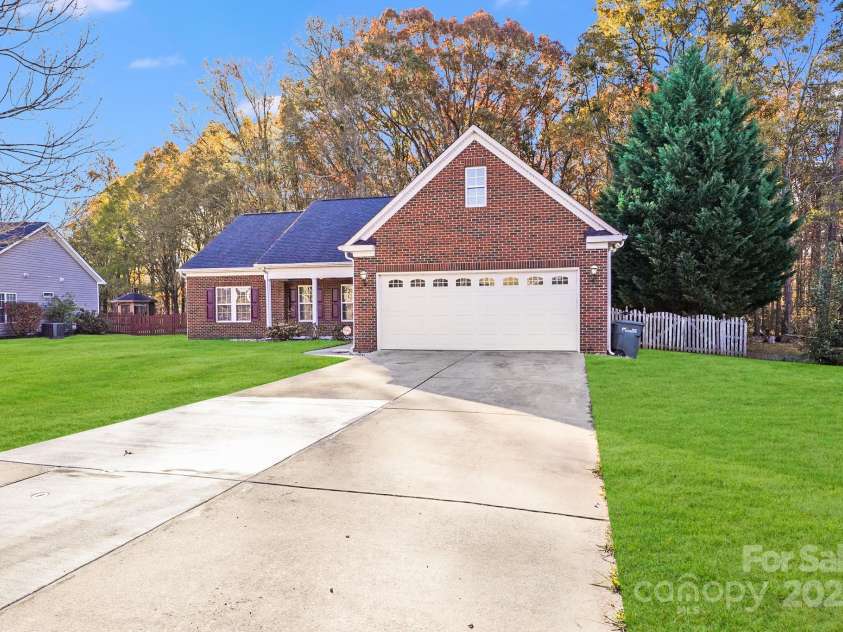 2712 Thornburg Court, Monroe, NC 28110.  MLS# CAR4322736, YatesRealty ID 18612. 