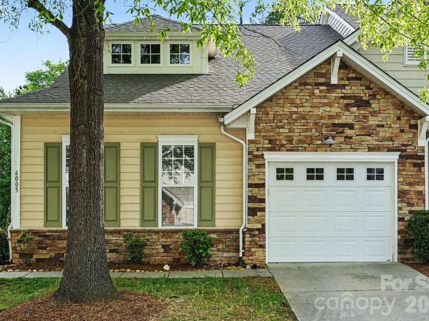 6005 Pale Moss Lane, Charlotte, NC 28269.  MLS# CAR4370980, YatesRealty ID 18613. 