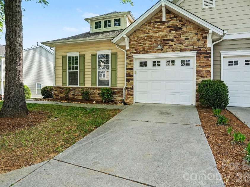 6005 Pale Moss Lane, Charlotte, NC 28269.  MLS# CAR4370980, YatesRealty ID 18613. 