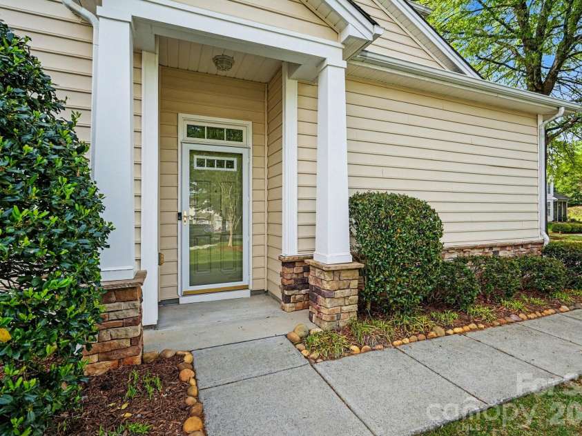 6005 Pale Moss Lane, Charlotte, NC 28269.  MLS# CAR4370980, YatesRealty ID 18613. 